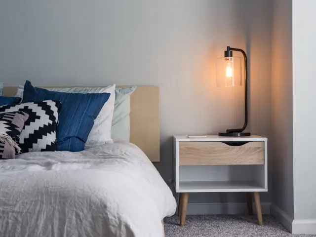 bed-met-bedlampje